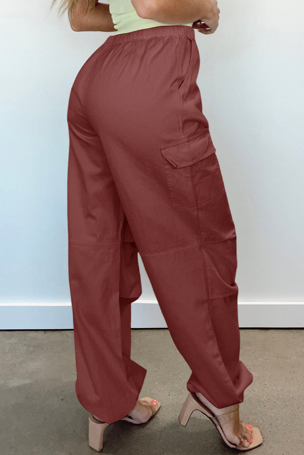 Valdira - Uitlopende cargo broek in mineraal rood