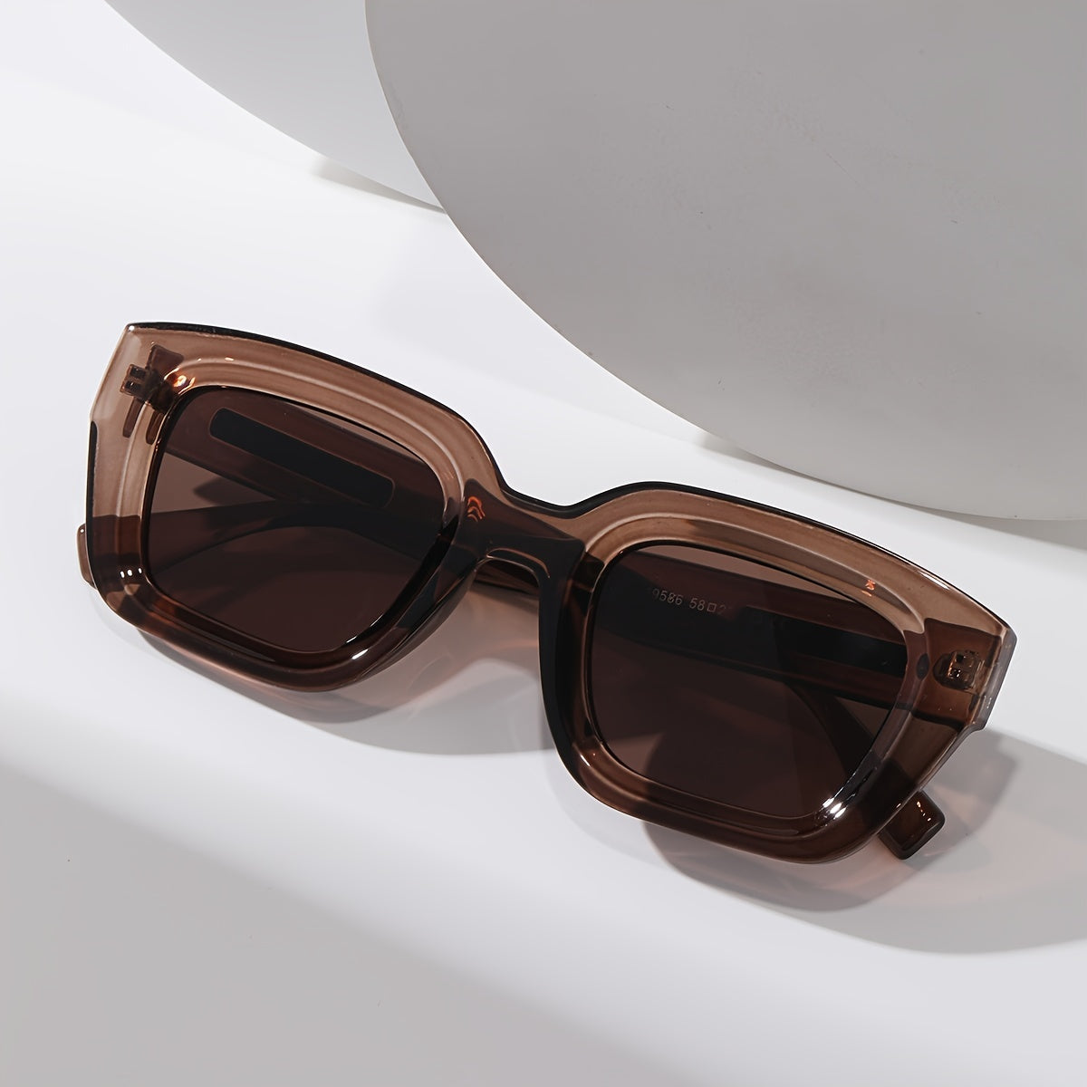 Sarella - Vierkante retro zonnebril voor dames met fashion statement