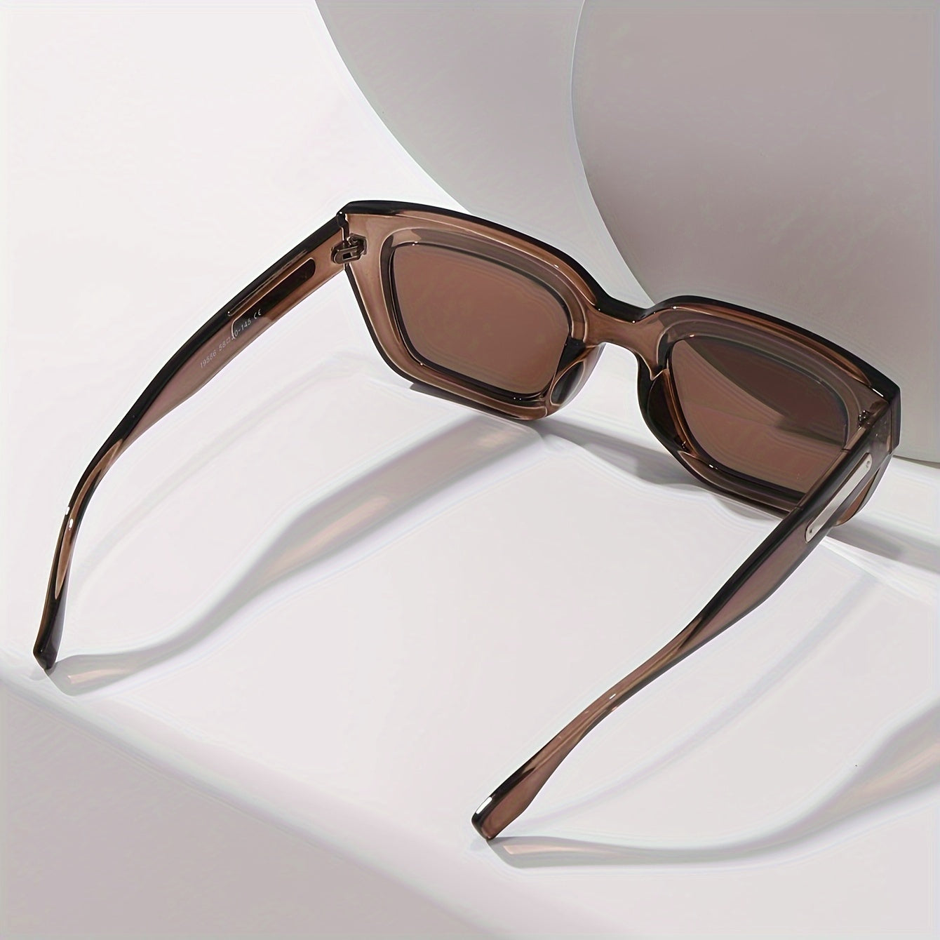 Sarella - Vierkante retro zonnebril voor dames met fashion statement