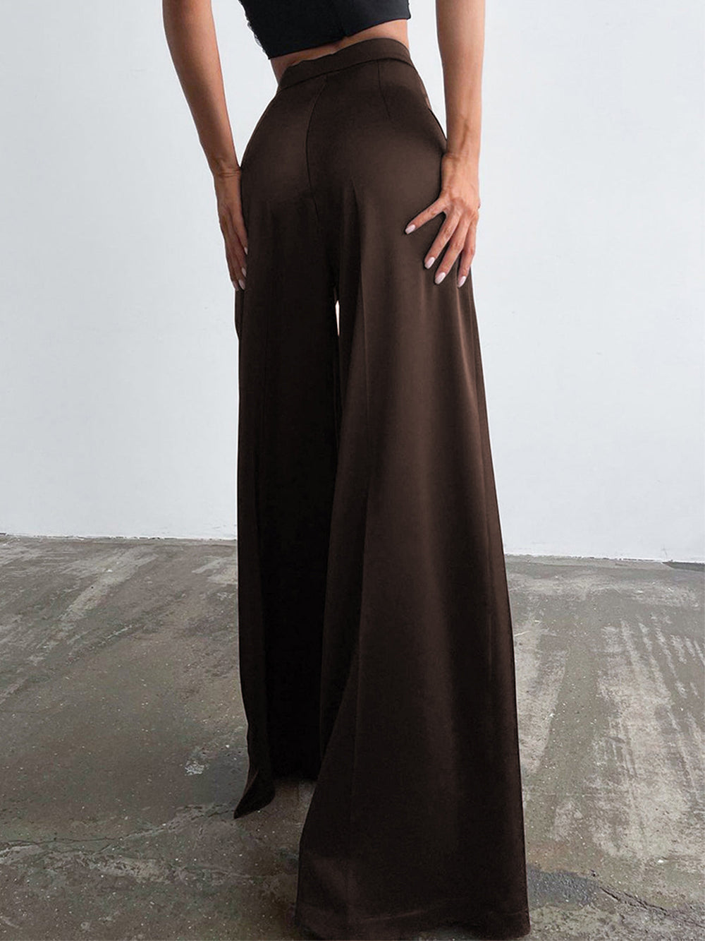 Trenora - Oversized satijnen broek met wijde pasvorm