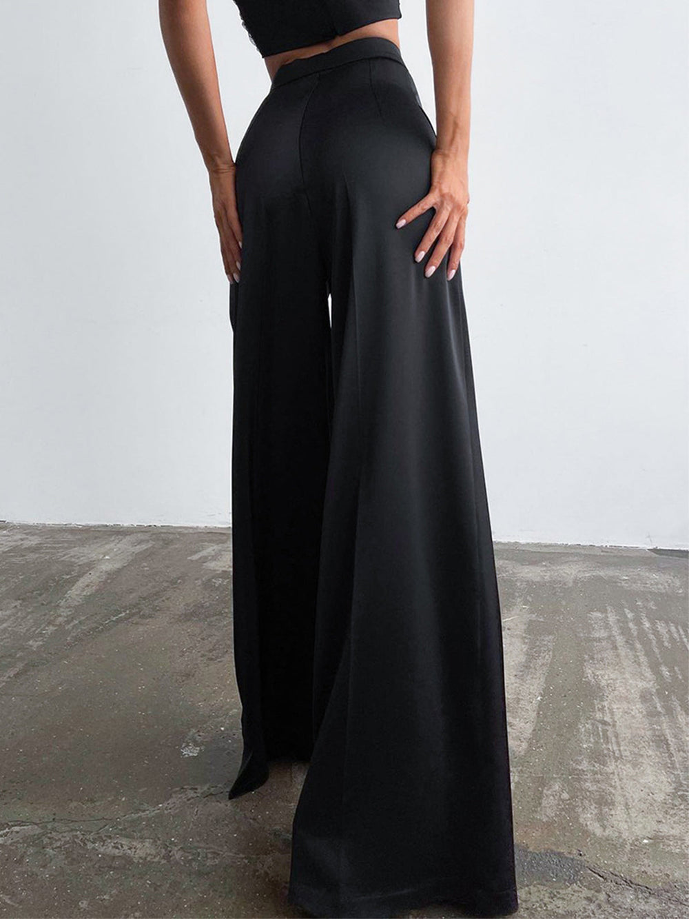 Trenora - Oversized satijnen broek met wijde pasvorm