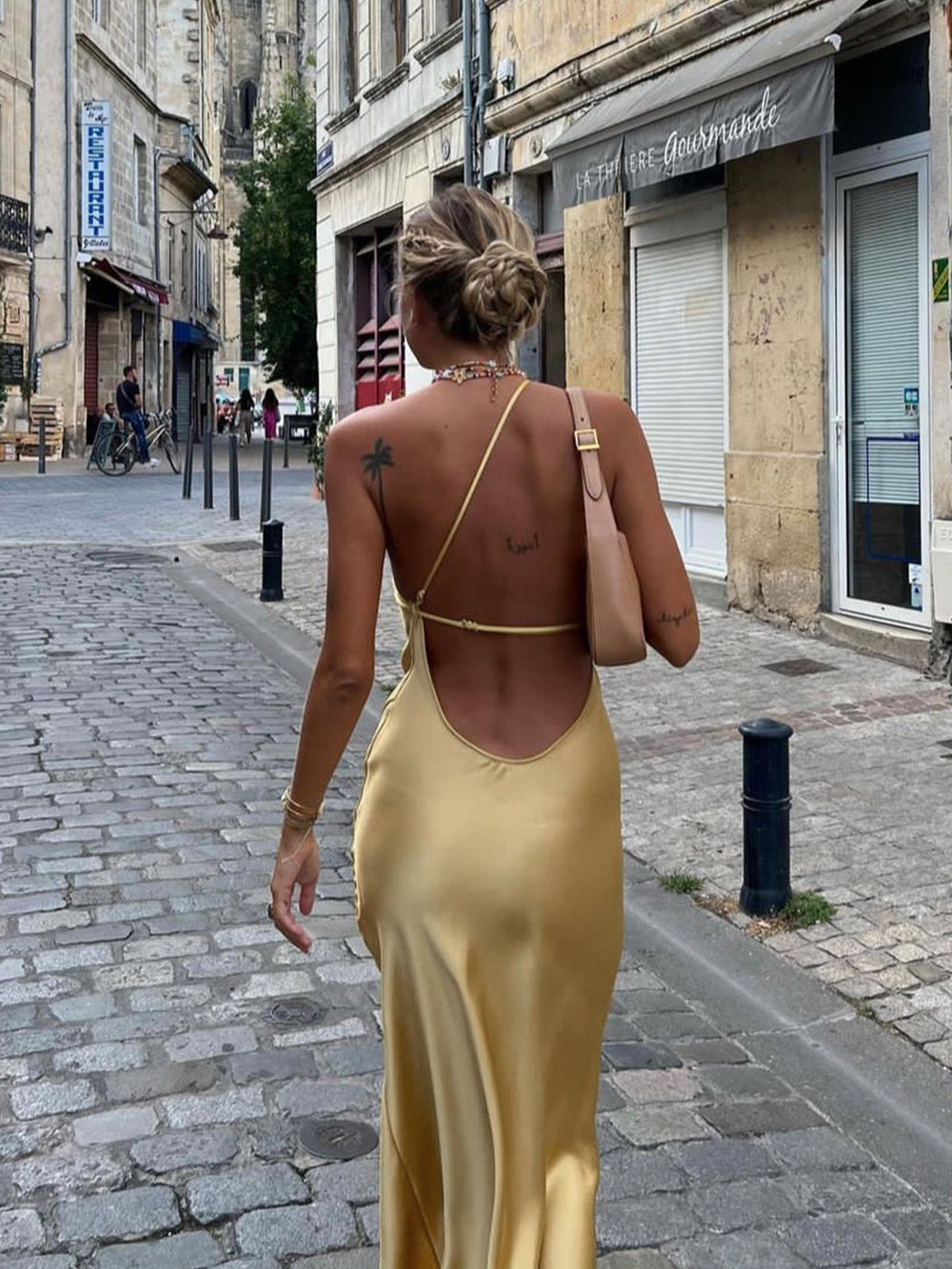 Soraya - Satijnen maxi jurk met open rug en split