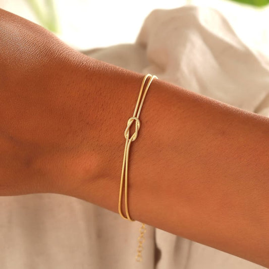 Elodie - Minimalistische armband met liefdesknoop